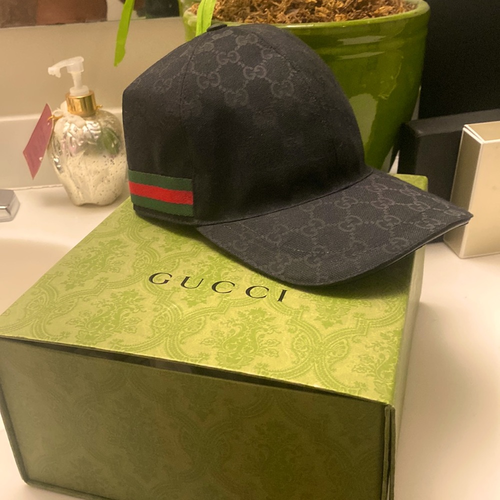 100% Authentic Gucci Hat!!! New Black Gucci Hat! Never worn!